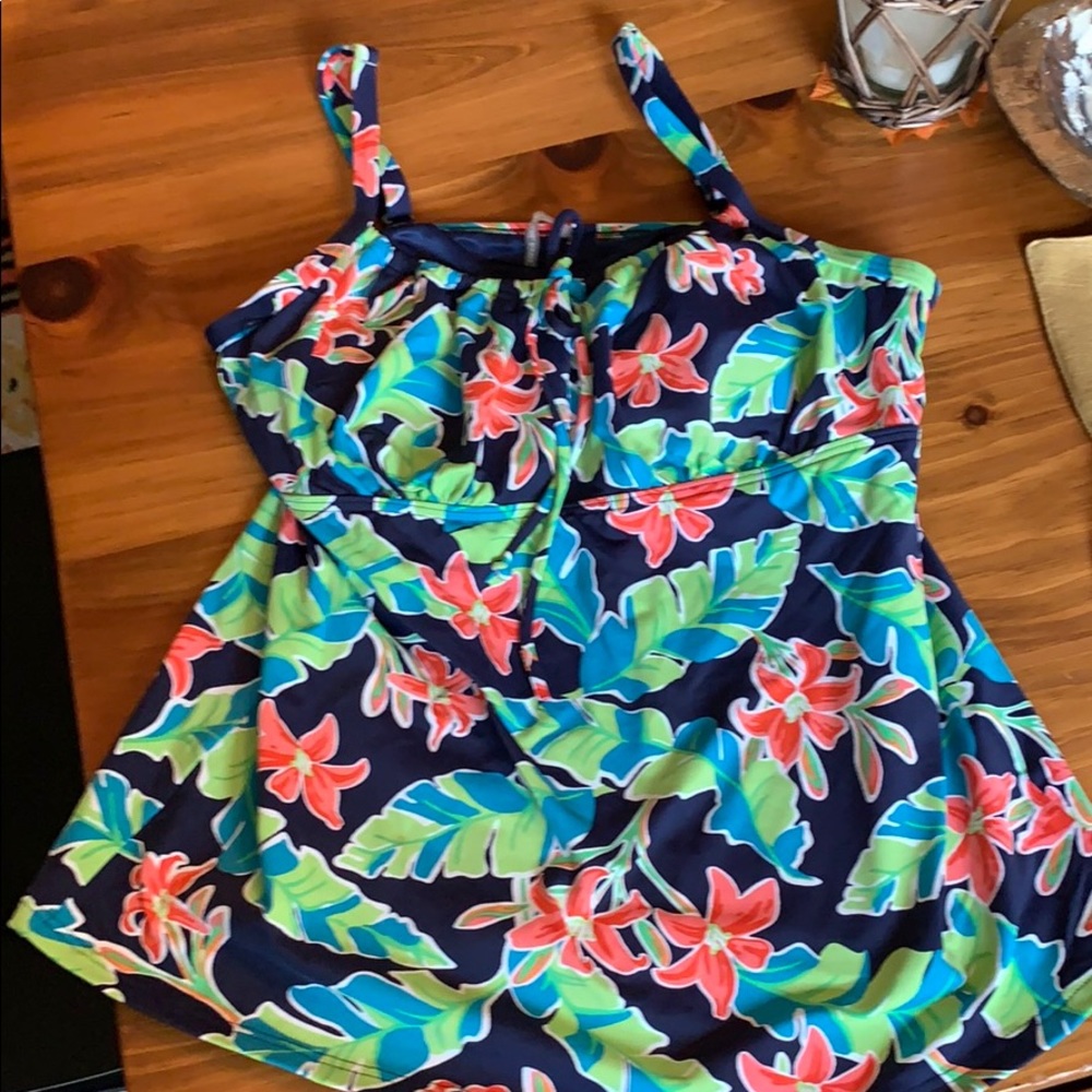Lands End bathing suit top ~ 12